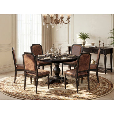 L'ensemble de table de salle à manger 7 pièces se compose d'une table et de 6 chaises de salle à manger en tissu de polyester brun avec dossier haut - fini noir sablé