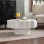 Table basse festonnée blanche: forme unique à bord ondulé, pièce centrale élégante pour les espaces élégants.-129582821