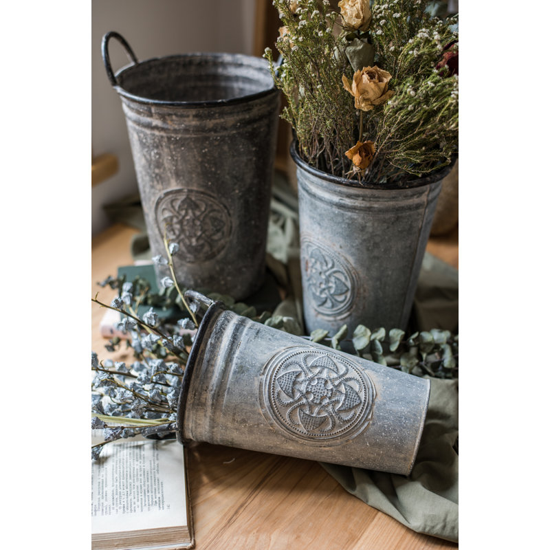 Desmond Metal Pot Planter