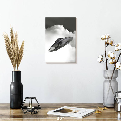 Soucoupe volante Kelan dans les nuages
