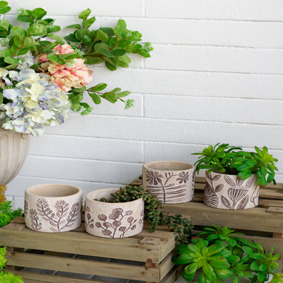 Ensemble de 4 jardinières en sable et ciment gris 4,3 x 4,3 x 4 po avec motifs botaniques bruns