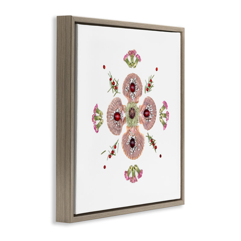 Cadre flottant Clam Shells & Botanicals, conception par Beth Adoette, Montalcino orme flottant encadré, H 18 po x l 18 po