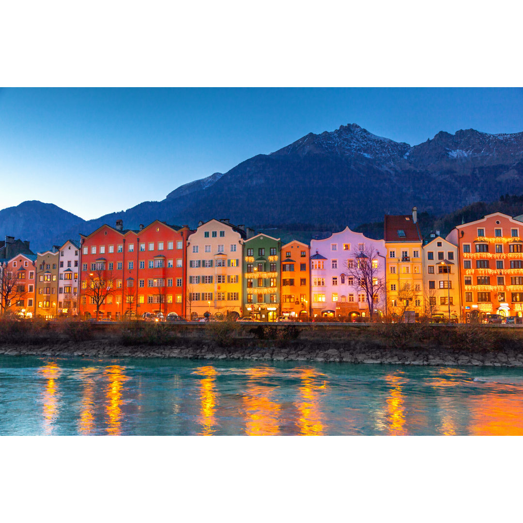 Innsbruck bei Nacht, Österreich von Adisa - Leinwandfoto