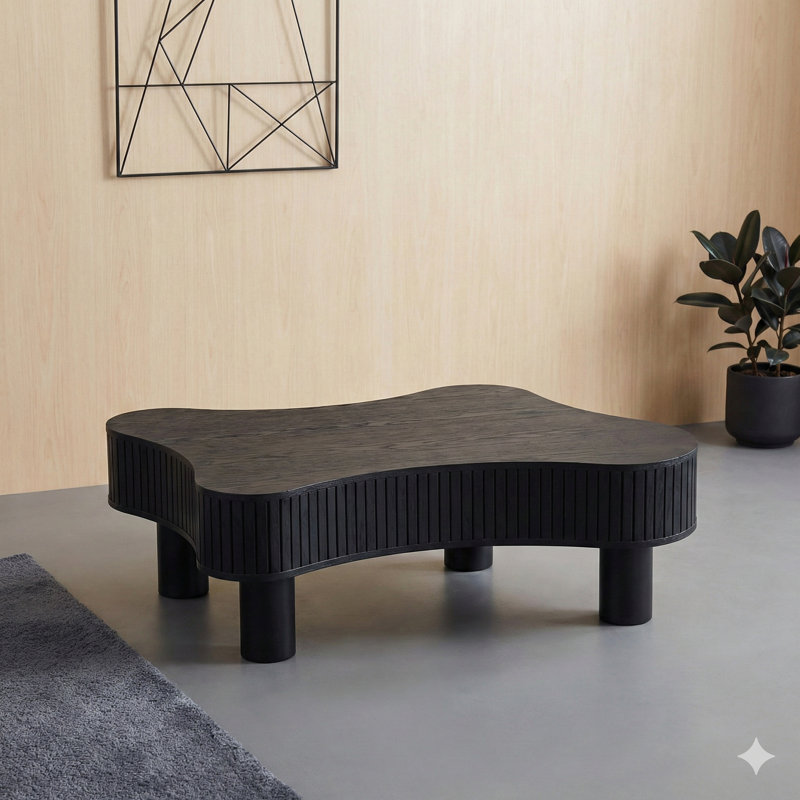 Table basse en bois de 42,52 pouces fabriquée à la main de forme contemporaine en forme de tambour avec une silhouette irrégulière, conçue comme une pièce maîtresse de salon ou une table compacte soutenue par une base à piédestal robuste.