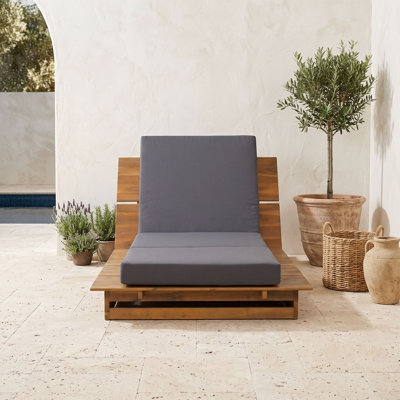 Chaise longue de patio réglable en bois avec coussin
