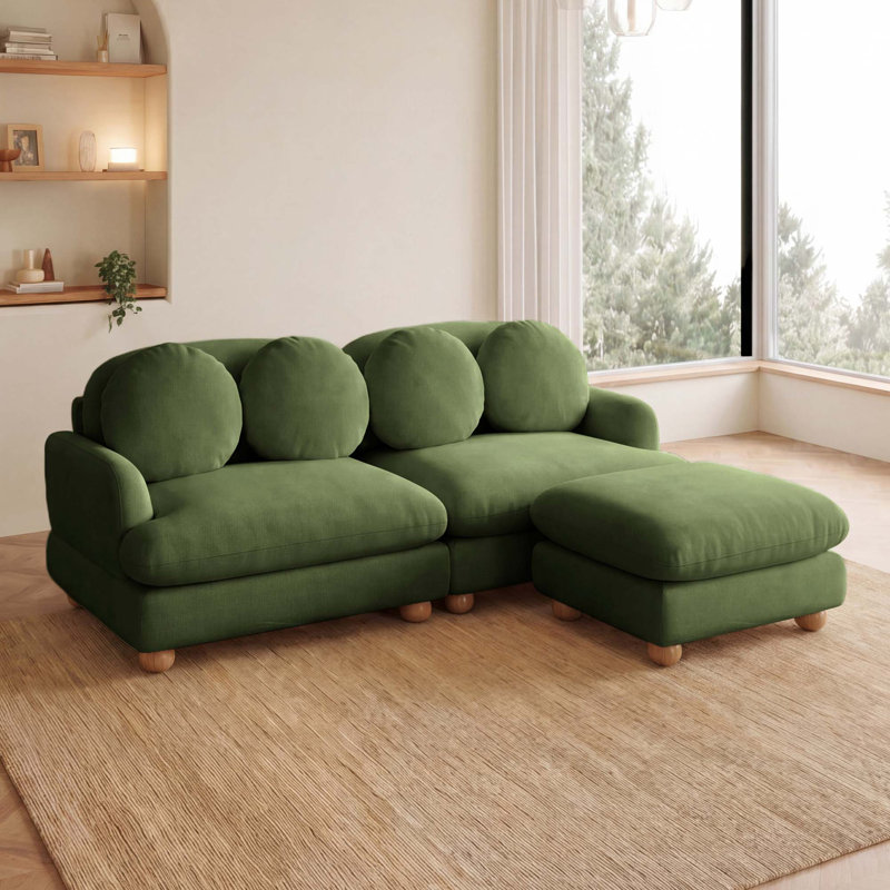 Canapé en chenille à assise profonde avec structure en bois massif et coussins décoratifs