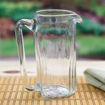 Pichet en verre recyclé soufflé à la main Dakota Fields