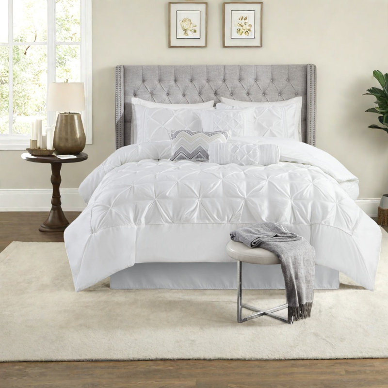 Elegant White King Bedding Sets, Polyester Tufted Design For Stylish Bedrooms