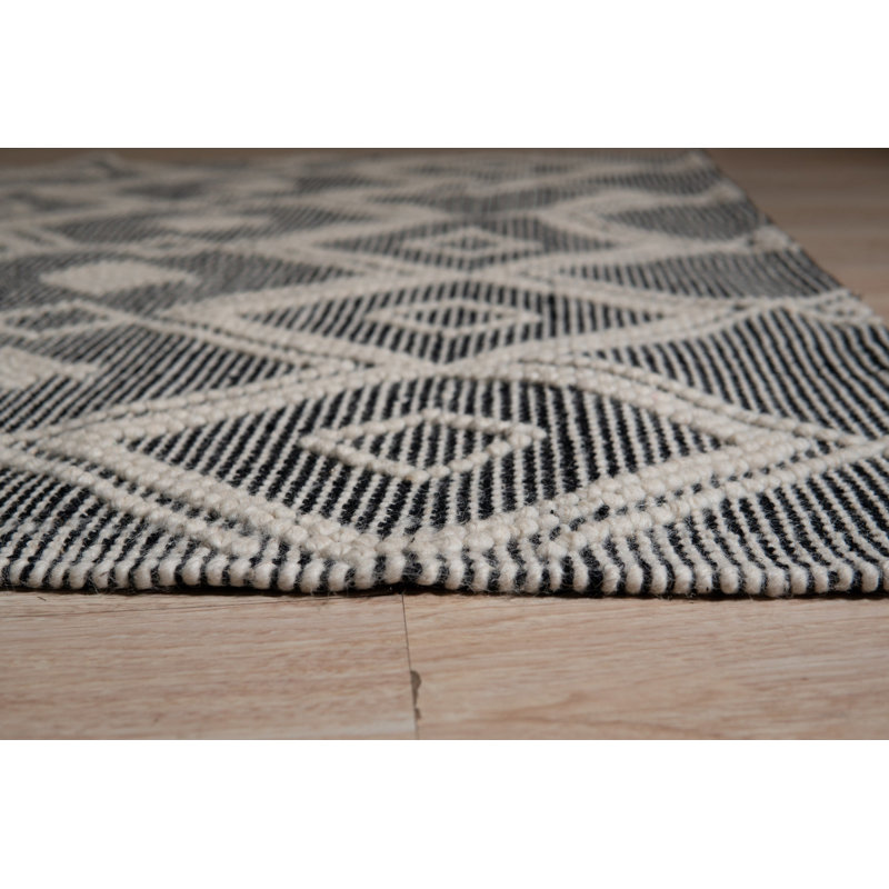 Black Handwoven Wool Striated Diamond Geometric Modern Contemporary Carpet Rug, 4' x 6'