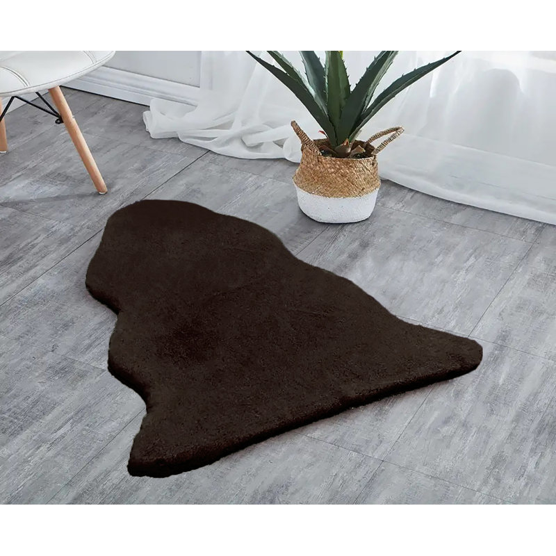 Haitham Faux Fur Washable Indoor Rug, Novelty 3' x 5'