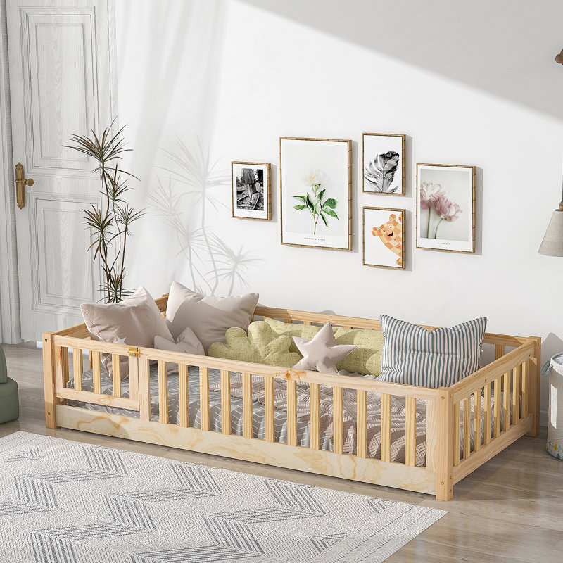 Lit plateforme au sol avec garde-corps et porte, Simple