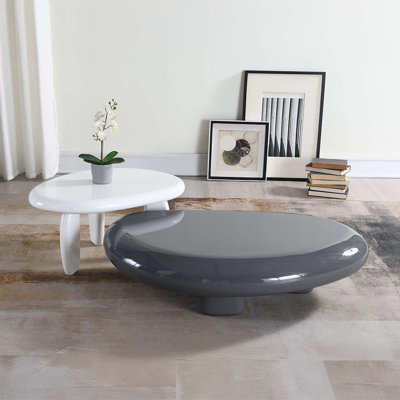 Table basse ronde grise ultrabrillante