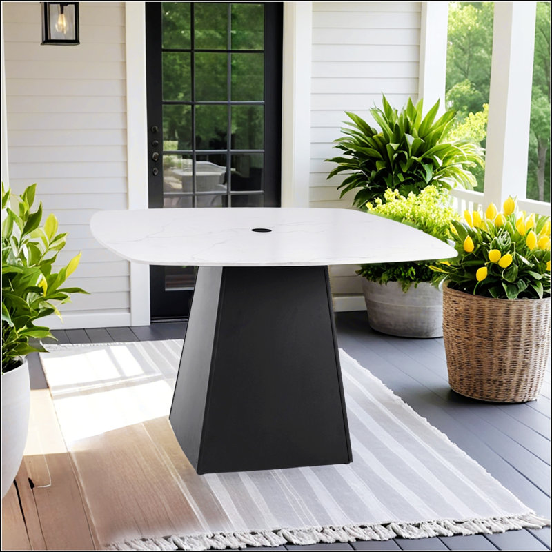 Table de salle à manger à piédestal d'extérieur 44 po Modern, Ember Black