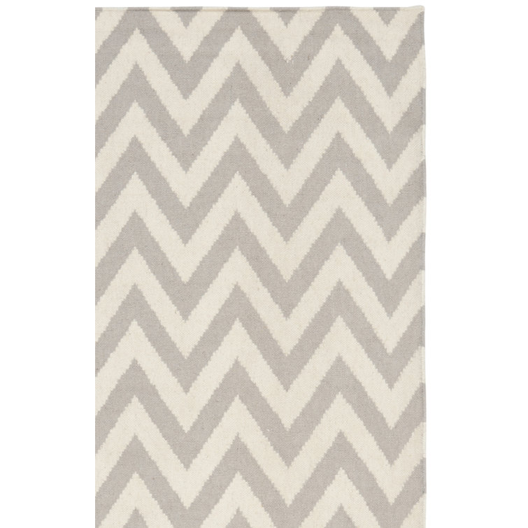 Vanderhoof Hand Woven Flat Weave Wool/Cotton Chevron Rug in Gray/Ivory