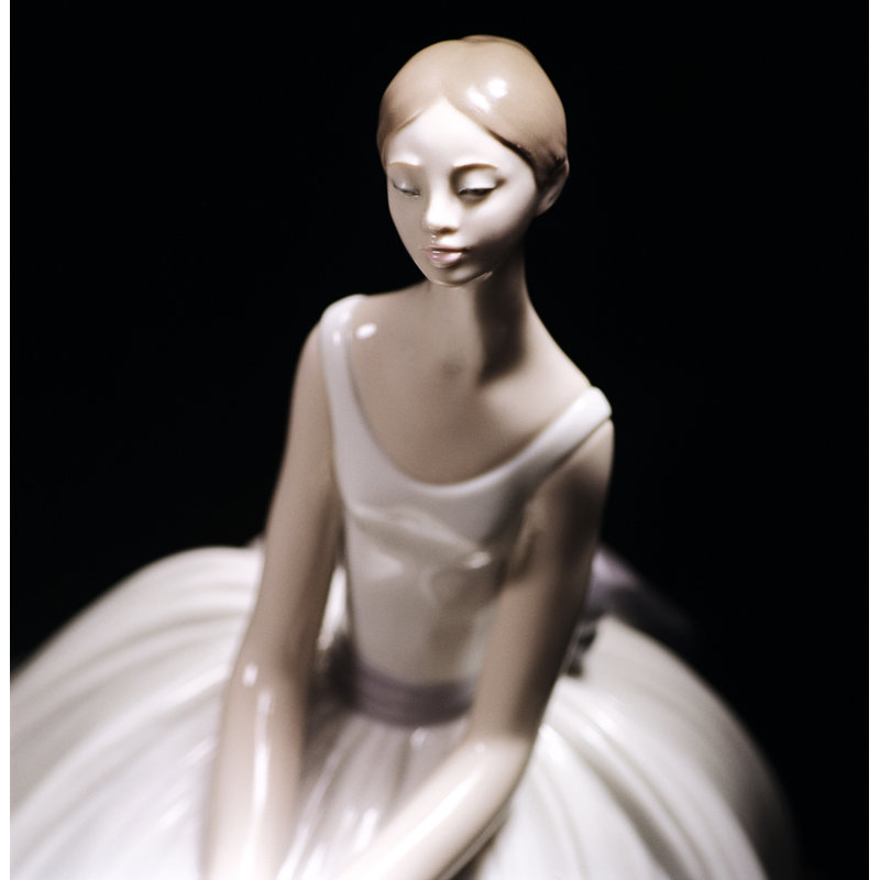 Utopia Refinement Ballet Woman Figurine