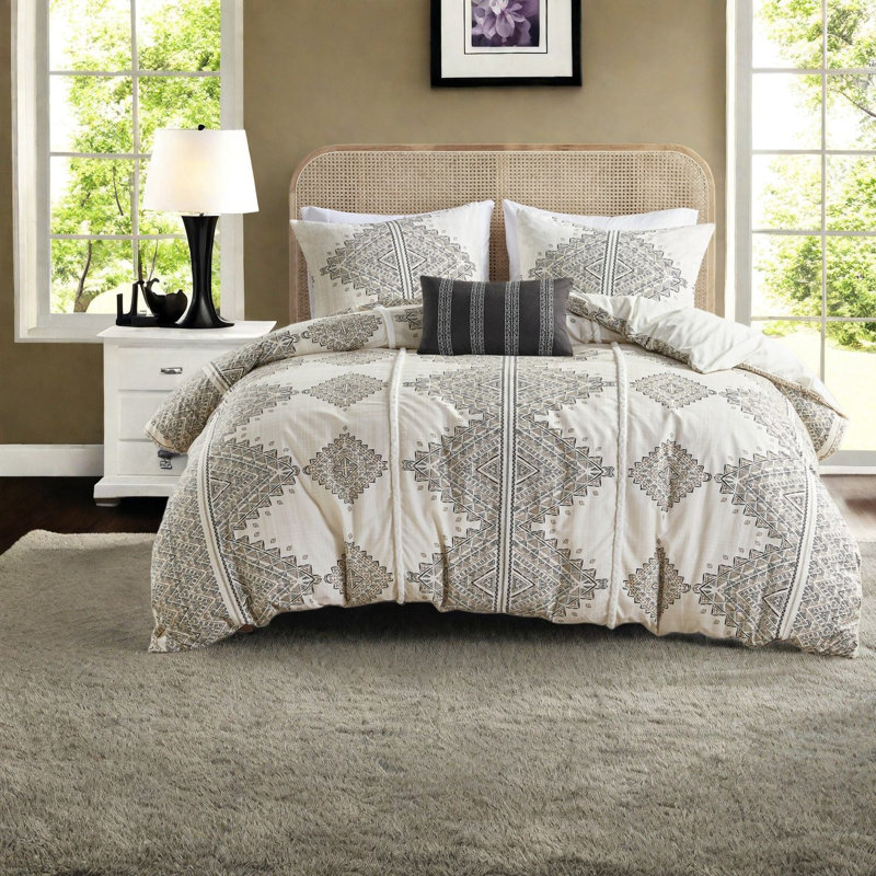 Luxurious Bedding Sets, Polyester Microfiber, Global Inspired Design, Ideal For Home Comfort