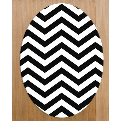 Tapis à chevrons en polyester tissé à plat en noir / blanc Dalida