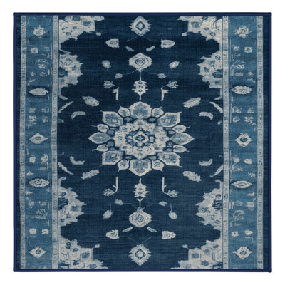 Tapis bleu lavé à la machine