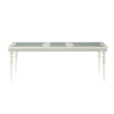 Table de salle à manger en platine avec fonction extensible. Rallonge de 20 po pour invités supplémentaires. Fabriquée en bois de peuplier et en composite. Gracieux strass en miroir embelli. Argent, table de 88 po x 40 po x 30 po.