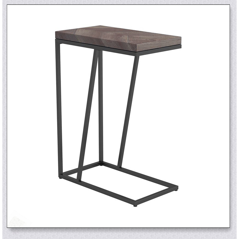 Table d'appoint rustique tabac à chevrons et noir sablé, alliant design moderne et charme naturel pour une utilisation polyvalente