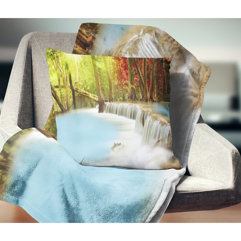 Oreiller bleu de la cascade Huai Mae Kamin - oreiller imprimé paysage, 16 po x 1 po, Coussin décoratif