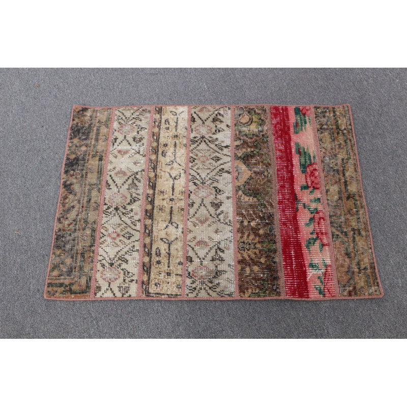 Tapis turc beige à patchwork parfait pour la décoration murale ou comme tapis d'entrée dans votre maison