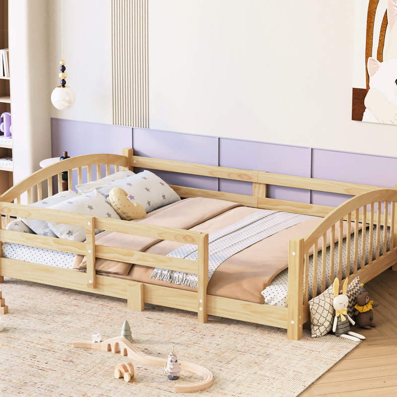 Lit à plancher double, style avec lattes et garde-corps, fait de bois fin, encourage les dimensions du lit en bois massif Freedom Motion, mélange les styles de chambre à coucher