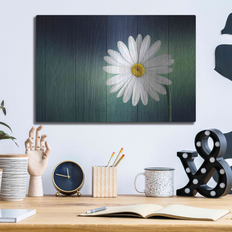 «Wood Series: A Daisy» par Bess Hamiti, H 12 po x l 16 po