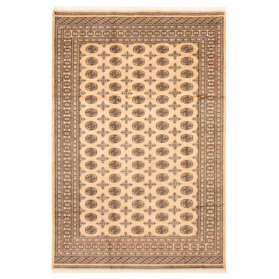 Tapis ivoire 6 pi 7 po x 9 pi 11 po Finha Peshawar Bokhara