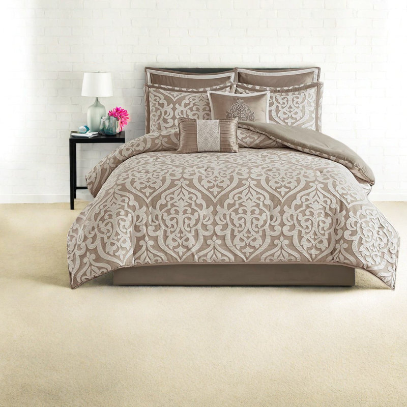 Luxurious 8 Piece Jacquard Bedding Sets Polyester Damask Tan/ivory