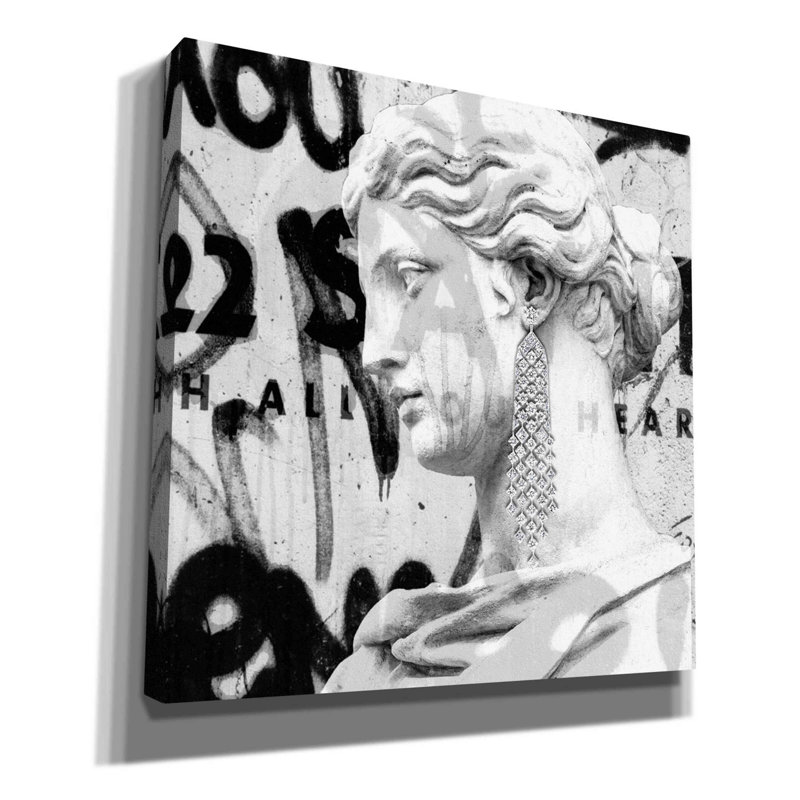 «Graffiti Bust 1» par Karen Smith, art mural sur toile, H 37 po x l 37 po x P 1,5 po