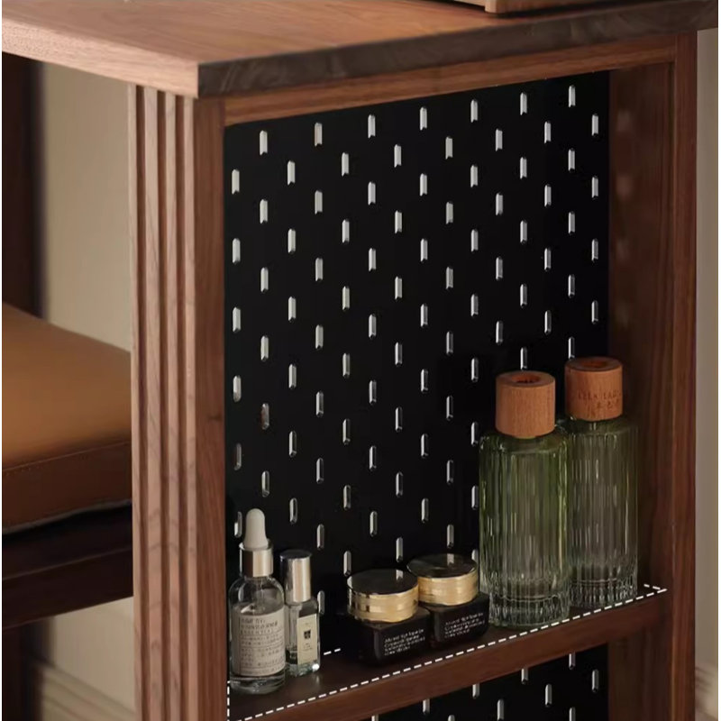 Commode en bois de noyer noir