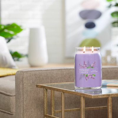 Bougie parfumée Signature Lilac Blossoms