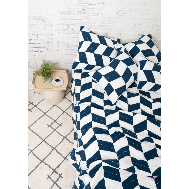 Full White and Indigo Reversible Cotton Quilt Set