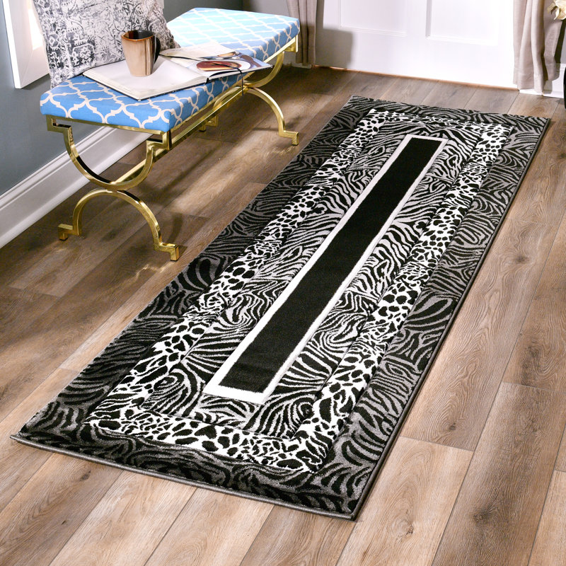 Tapis noir / gris Gerania Southwestern, Tapis de couloir 2 pi 8 po x 11 pi 10 po