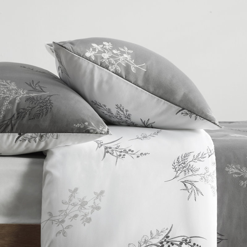 Bedsure Reversible Floral Duvet Cover Set with Zipper Closure, King Duvet Cover + 2 Additional Pieces, Gray