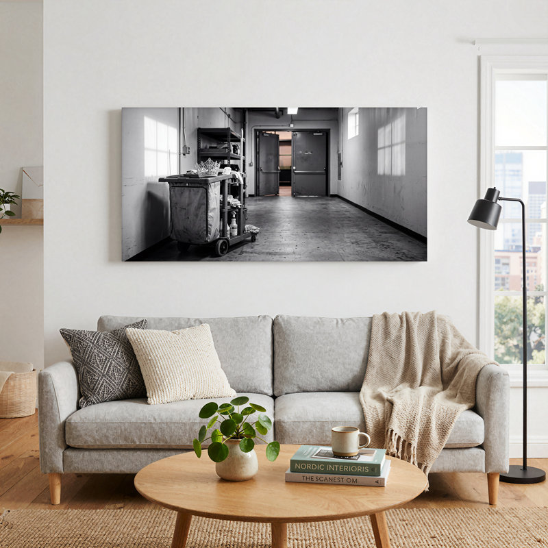 Art mural sur toile, diadème argenté sur chariot de ménage en noir et blanc, L 40 po x H 20 po