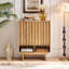 Buffet moderne du milieu du siècle avec design à lattes grillagées et étagères de rangement ajustables pour la maison-136922427