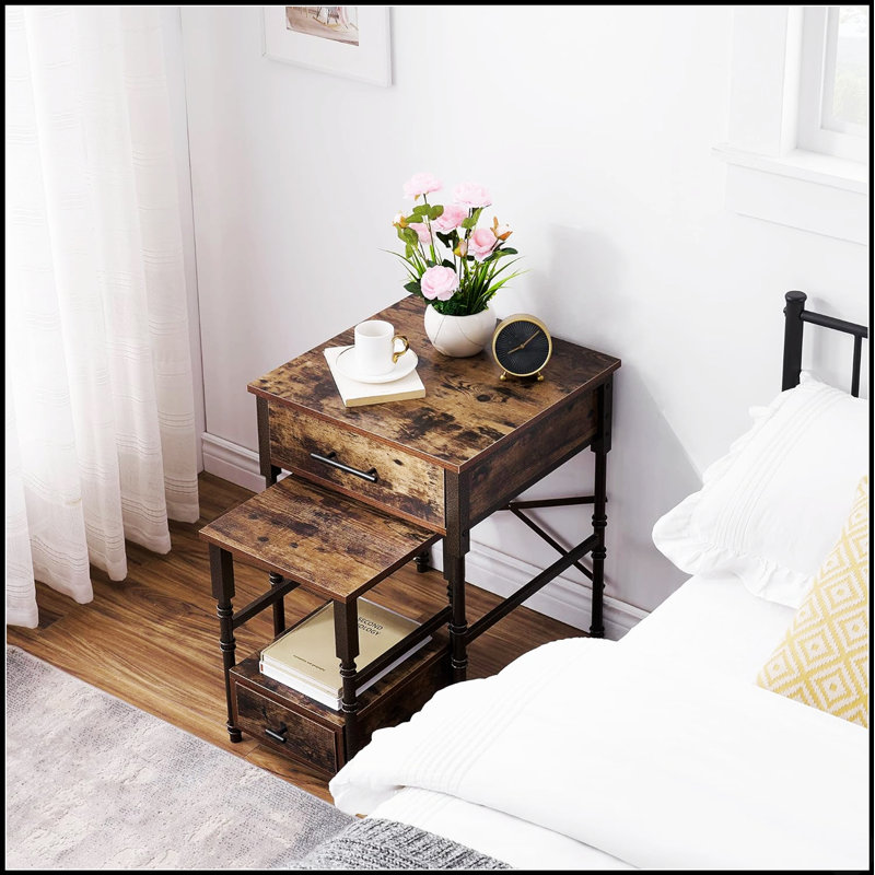 Tables de bout gigognes avec tiroirs, structure en métal et plateau en bois, parfaites pour le salon et l'organisation de la chambre à coucher