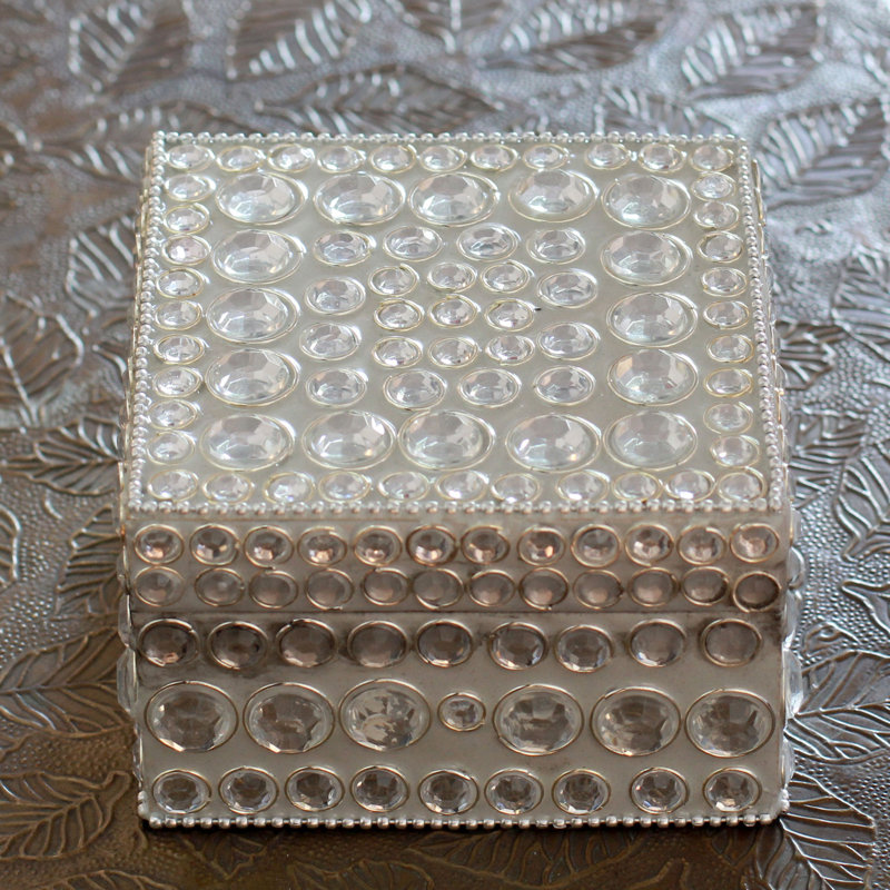 Boîte à bijoux faite à la main