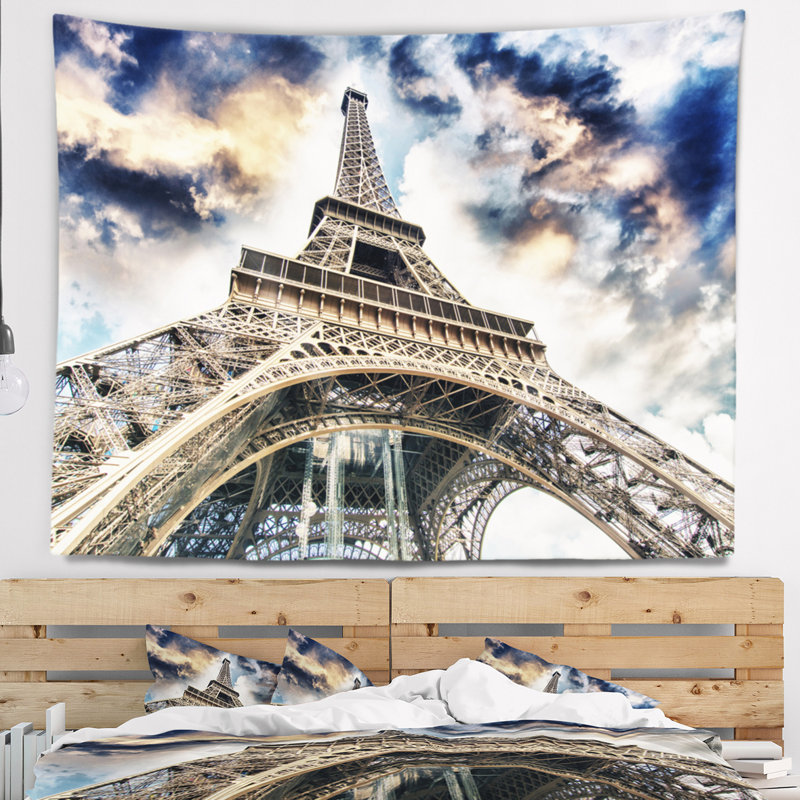 Paysage urbain, vue de la tour Eiffel depuis le sol, H 68 po x l 80 po