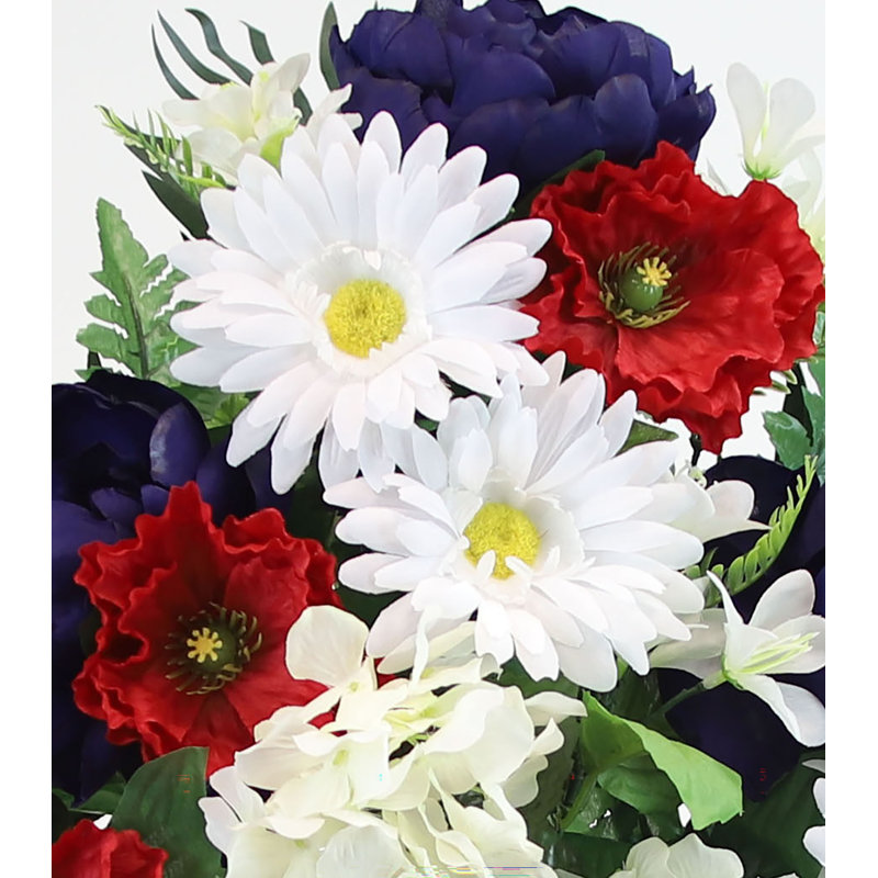 Arrangement de pivoines et de coquelicots dans un vase en cône, Rouge, blanc, bleu