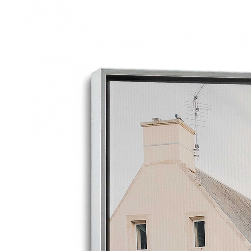 «Serene Village Waterscape», reproduction sur toile tendue, Cadre flottant en chrome poli, H 12,75 po x l 8,75 po x P 1,75 po
