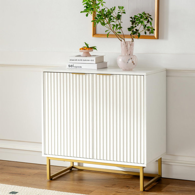 Armoire d'appoint cannelée de 31,5 po de hauteur à 2 portes avec tablettes réglables, Blanc / Doré, Or brossé