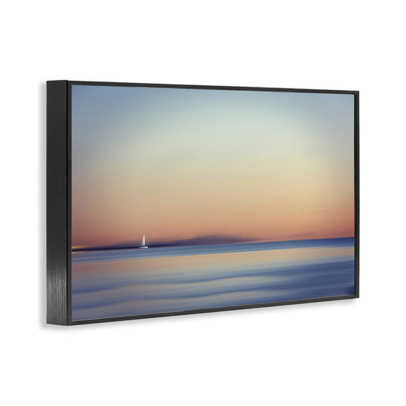 Voilier sur l'eau, estampe numérique, conception par Peter Dulis, H 12 po x l 18 po, Giclée encadrée noir minuit