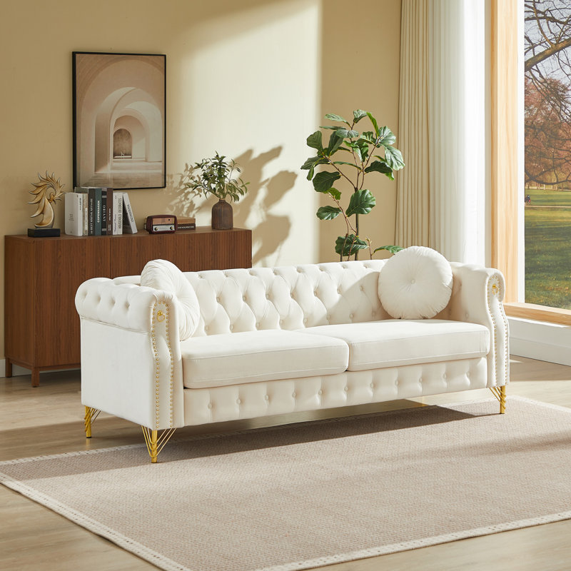 Canapé Chesterfield en velours de 82 po avec des clous en cuivre, des boutons capitonnés, des pieds en métal et 2 coussins ronds