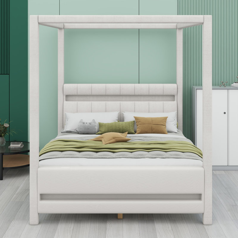 Lit à baldaquin contemporain mettant en valeur une tête de lit tapissier, une base robuste et un éclairage à DEL intégré