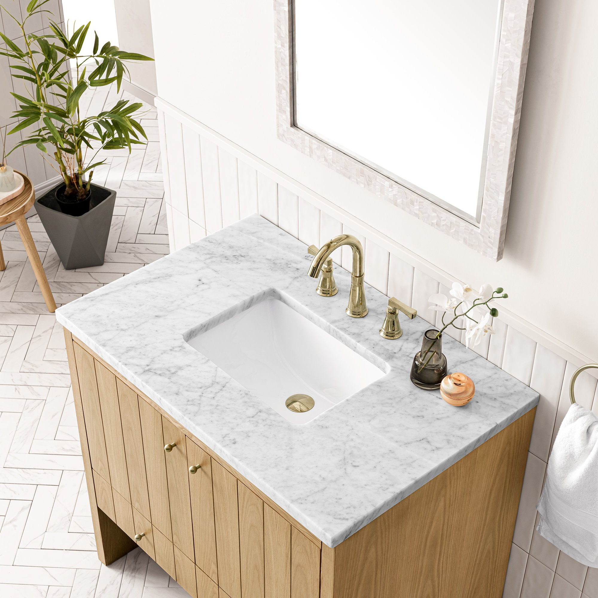 Hudson 36'' Single Bathroom Vanity, Eternal Jasmine Pearl, Light Natural Oak, 8" Widespread