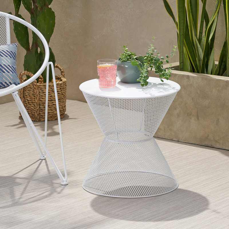 Table d'appoint avec motif en maille Breezy et silhouette arrondie, pour un décor moderne et intemporel., Blanc mat