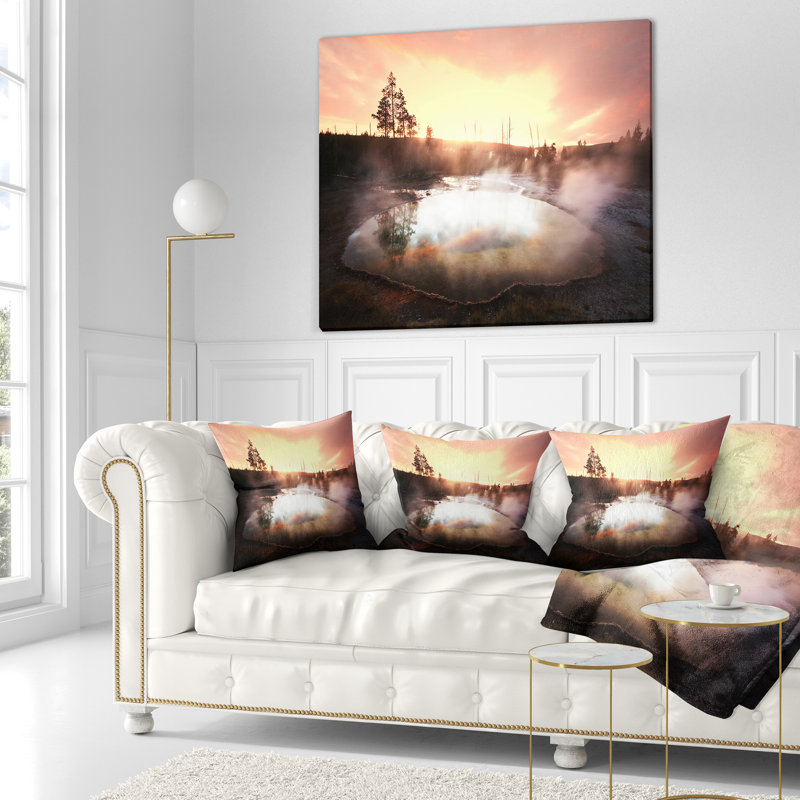 «Evening at Morning Glory Pool» - Coussin à imprimé paysage, 16 po x 1 po, Coussin décoratif